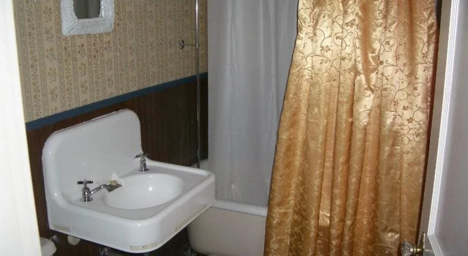 Ubon Thai Victorian Inn & Restaurant