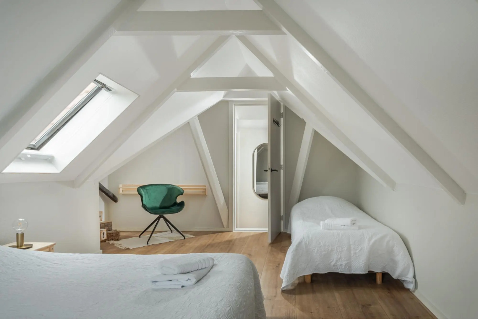 Large fully renovated farmhouse with indoor Swim spa and Sauna