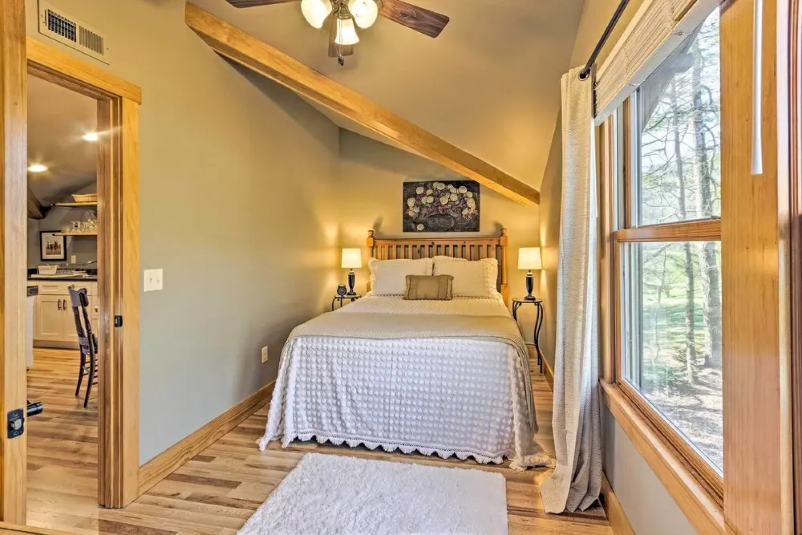 Cozy Black Mountain Escape: Walk to Golf & Lake!