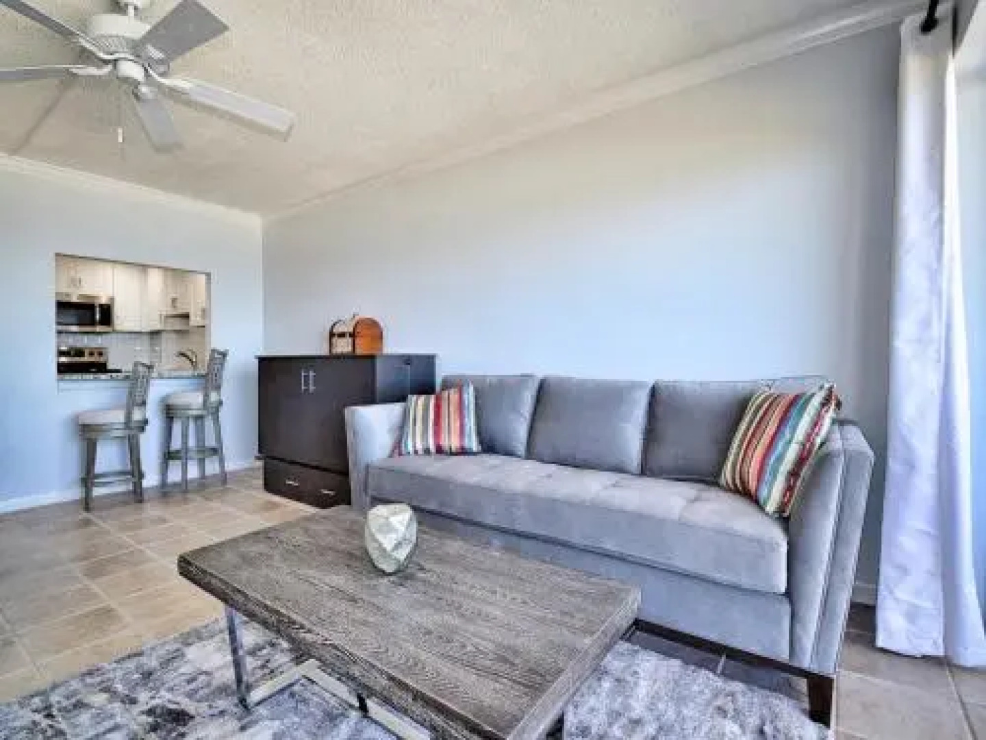 Harbour Light Towers 1603 2 Br condo by RedAwning