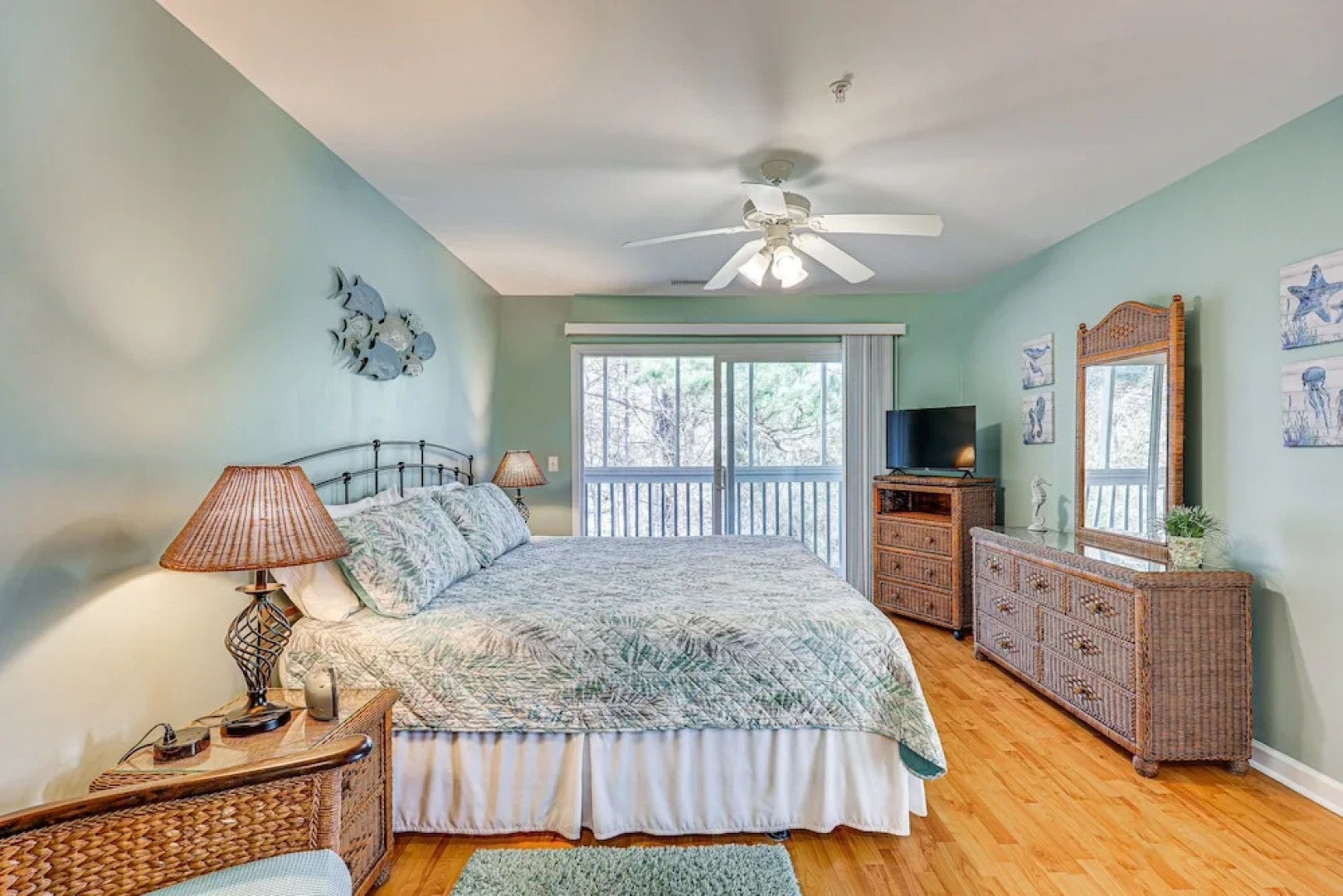 Marina & Beach Club Access: Condo in Southport