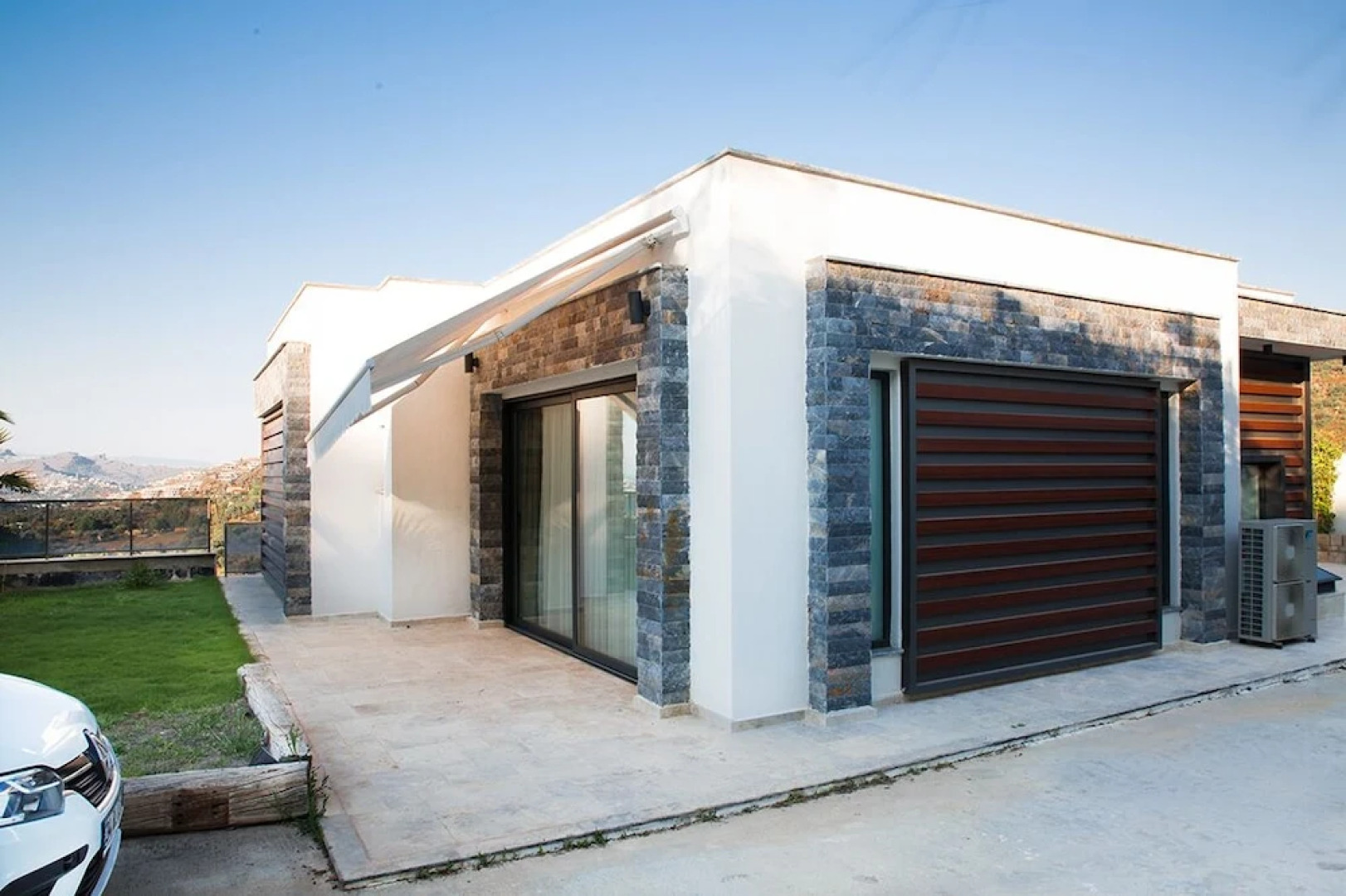 Important Group Villa Hills