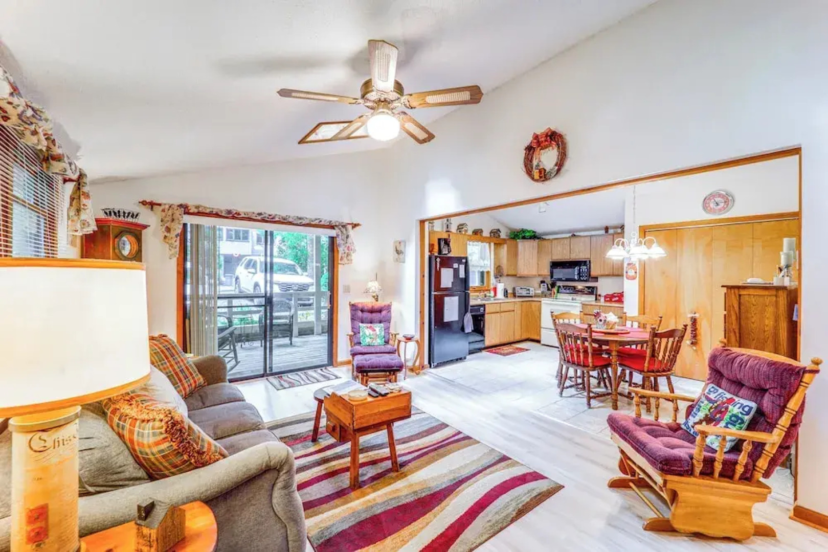 On-site Lake & Pool Access: Cabin in Newland!