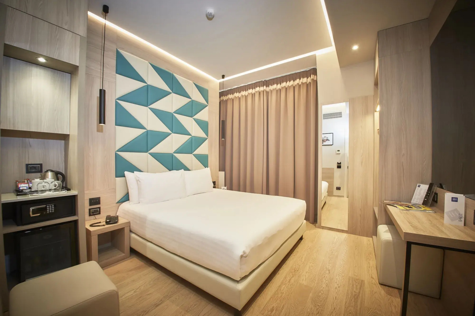 Отель IH Milano Ambasciatori