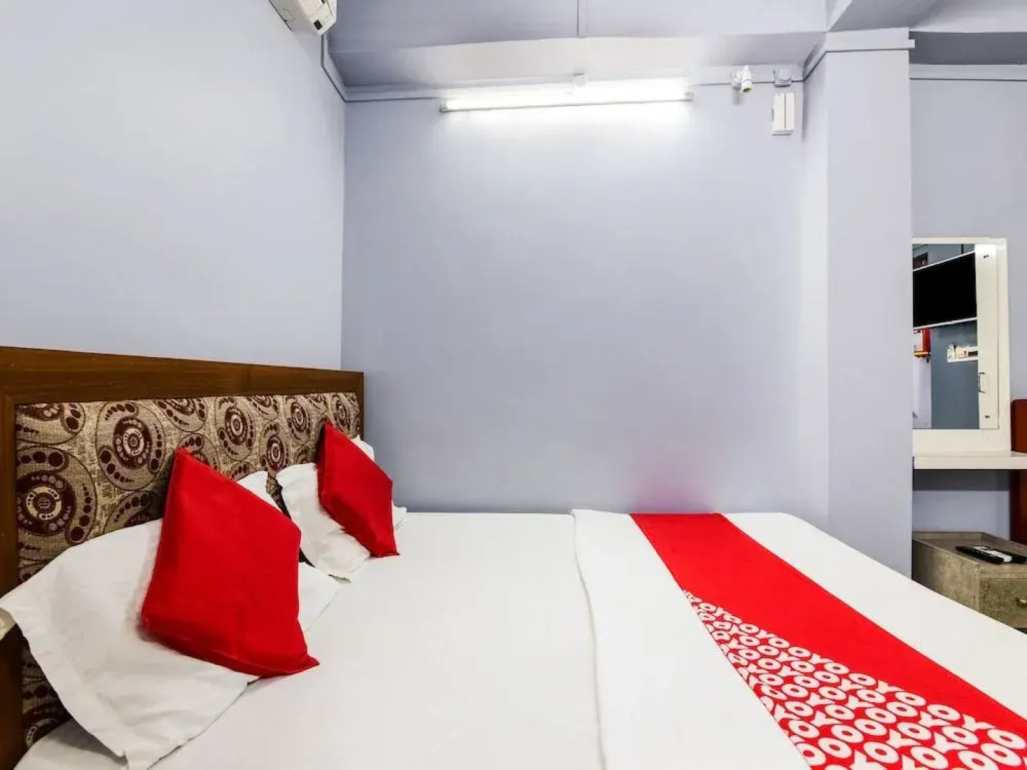 SPOT ON 37504 Mayura Hotel And Lodge