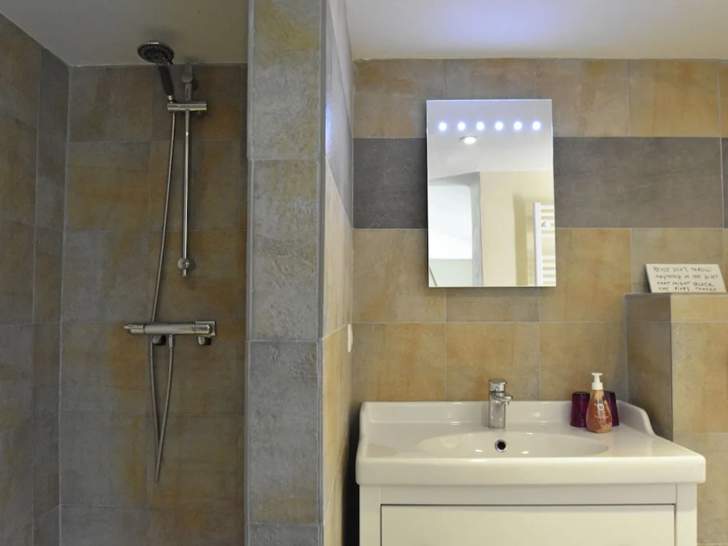 Charming Villa in Lauris South of France with Private Pool