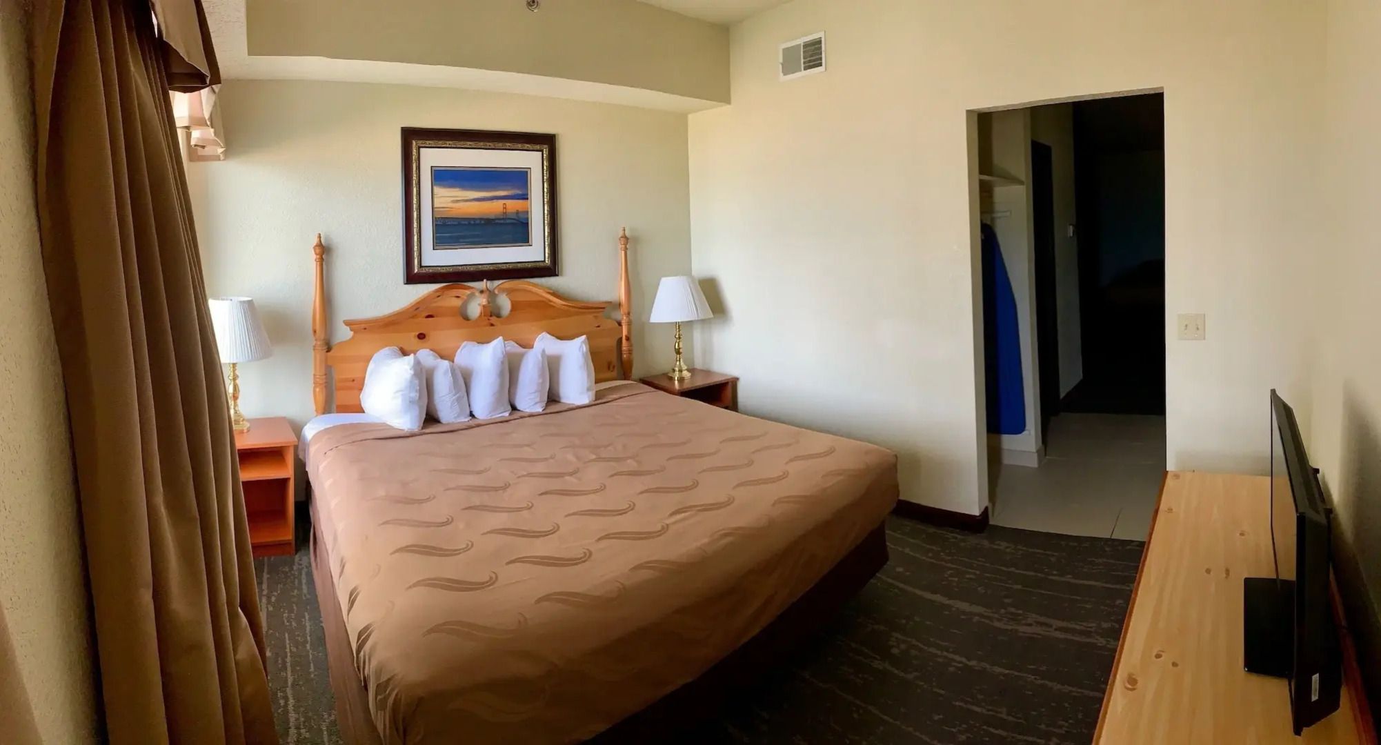 Mackinaw Beach & Bay Inn & Suites