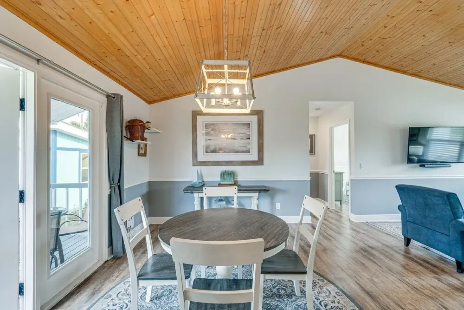 Stylish Bokeelia Home: Deck & Outdoor Dining Area!