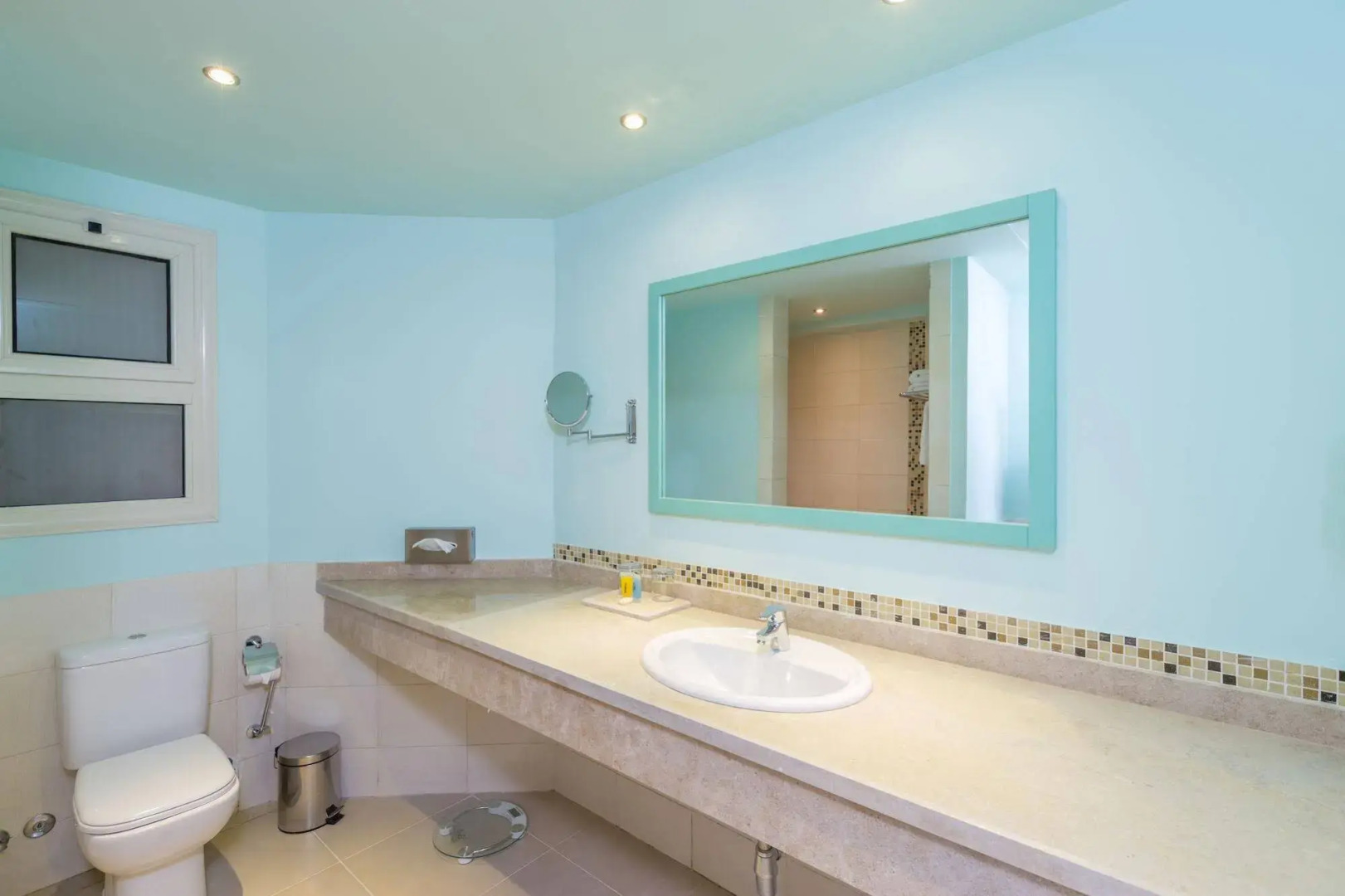 Byoum Lakeside Hotel