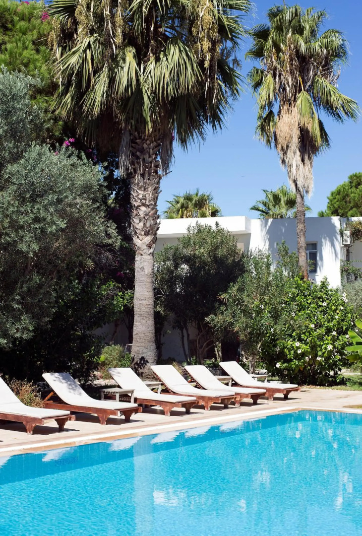 Chillos Beach Hotel & Lounge