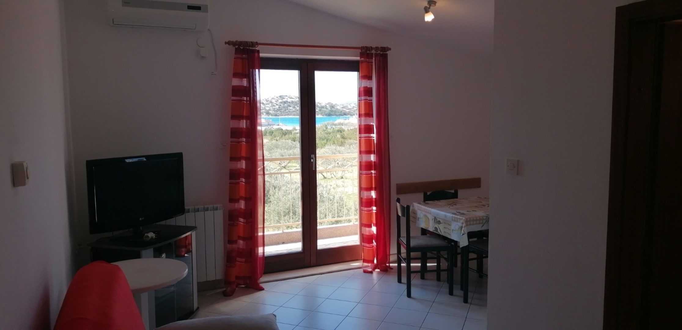 Apartment Damir - on the sea side : A3 Tribunj, Riviera Sibenik