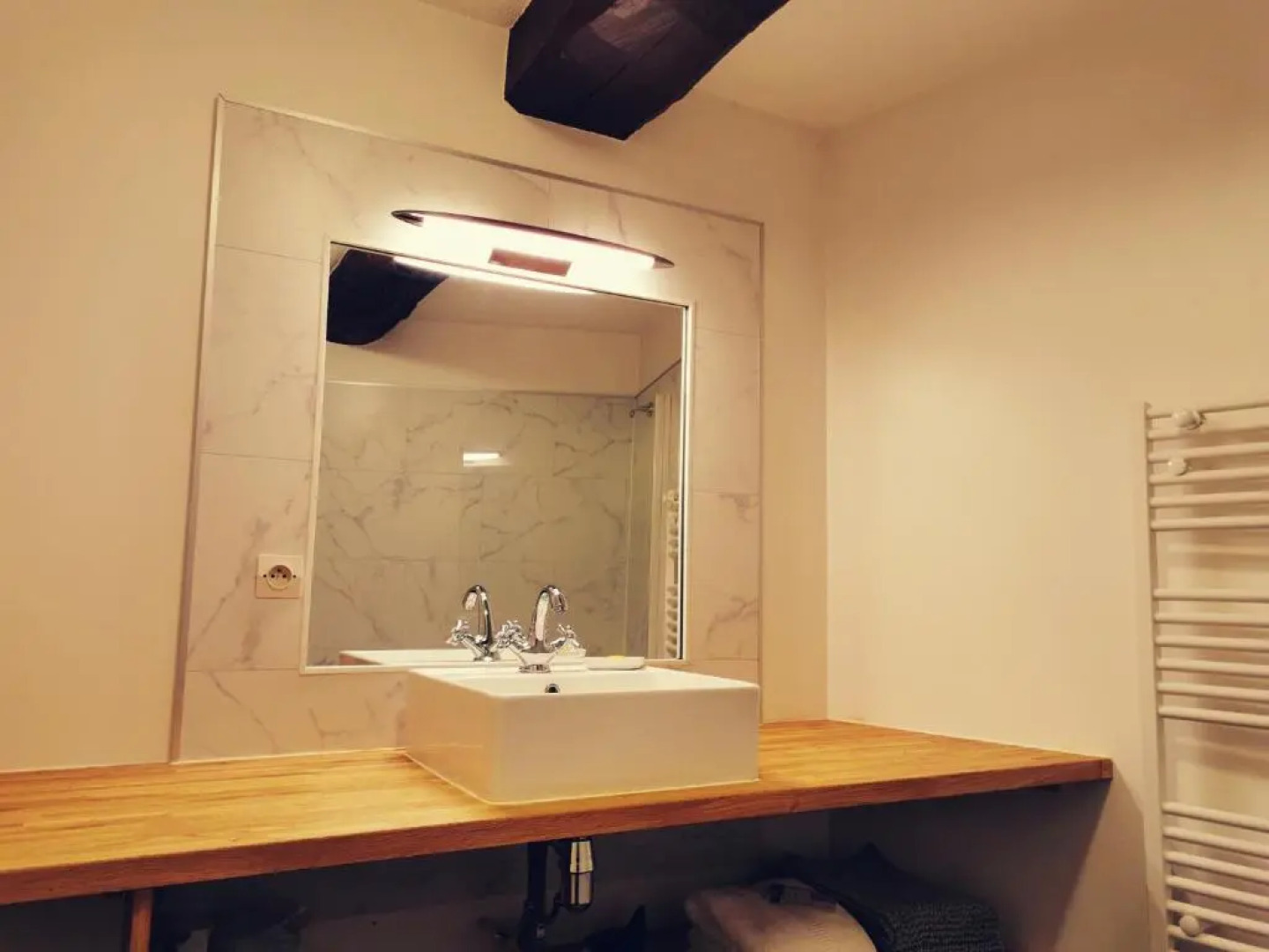 Charmant appartement, plein pied, 2 places parkings