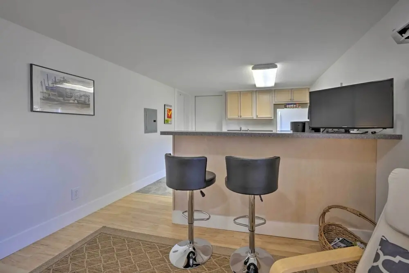 Quaint DT Greenport Apt - 2 Mi to Shelter Island!