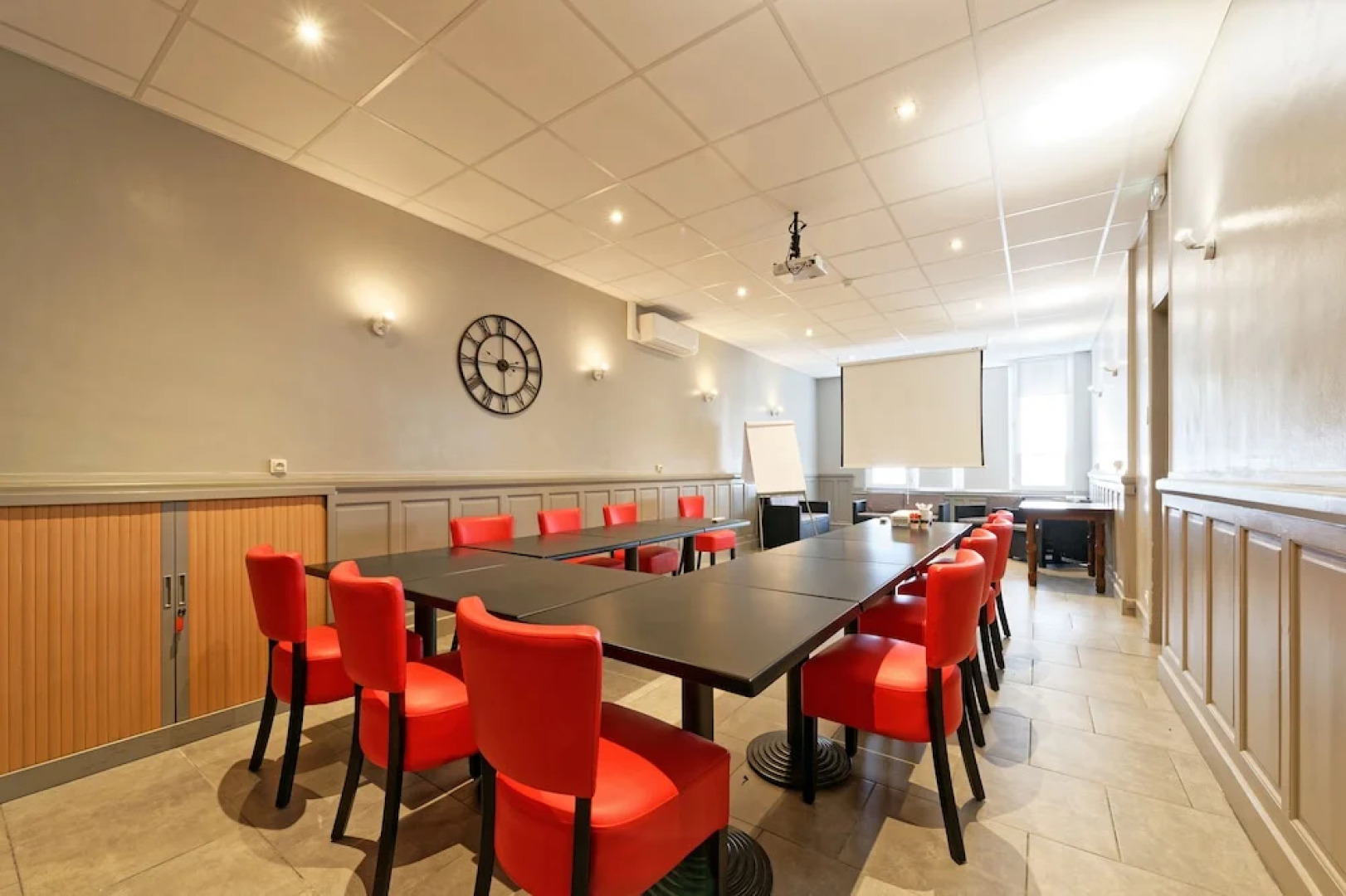 Appartements Pied à Terre, haut standing avec cuisine équipée et terrasse / Groupe HRM