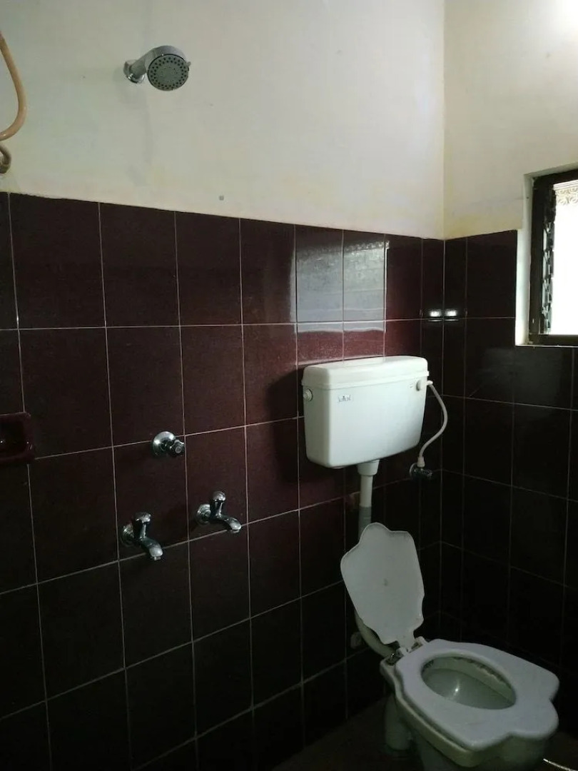 Iroomz Savitri Guest House