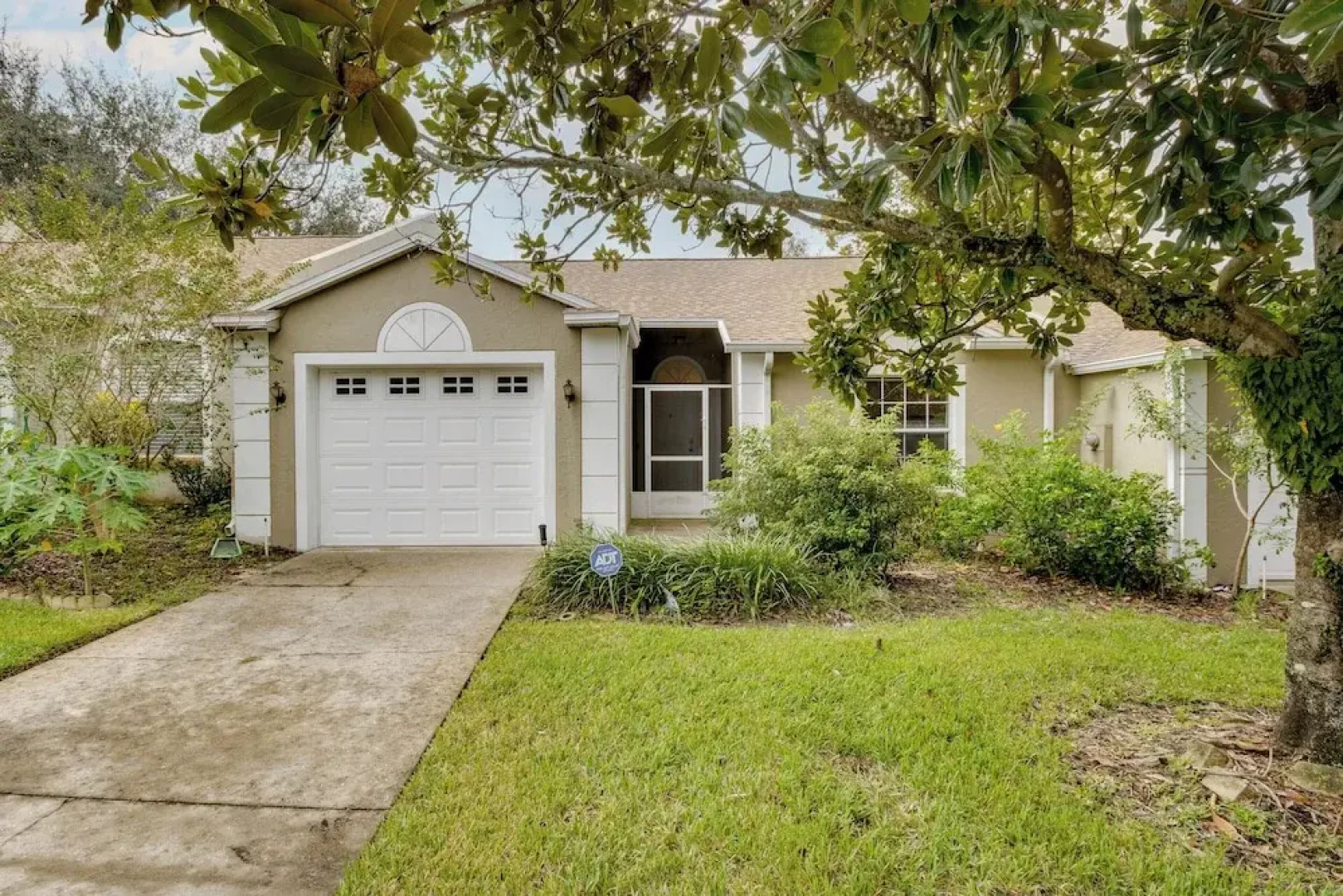 20 Mi to Disney: Condo w/ Pool Access in Clermont!