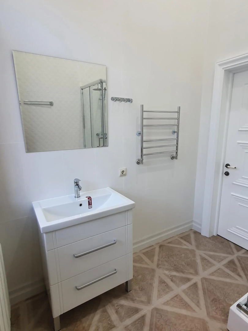 Anna and King  (on Zheleznodorozhnoy)