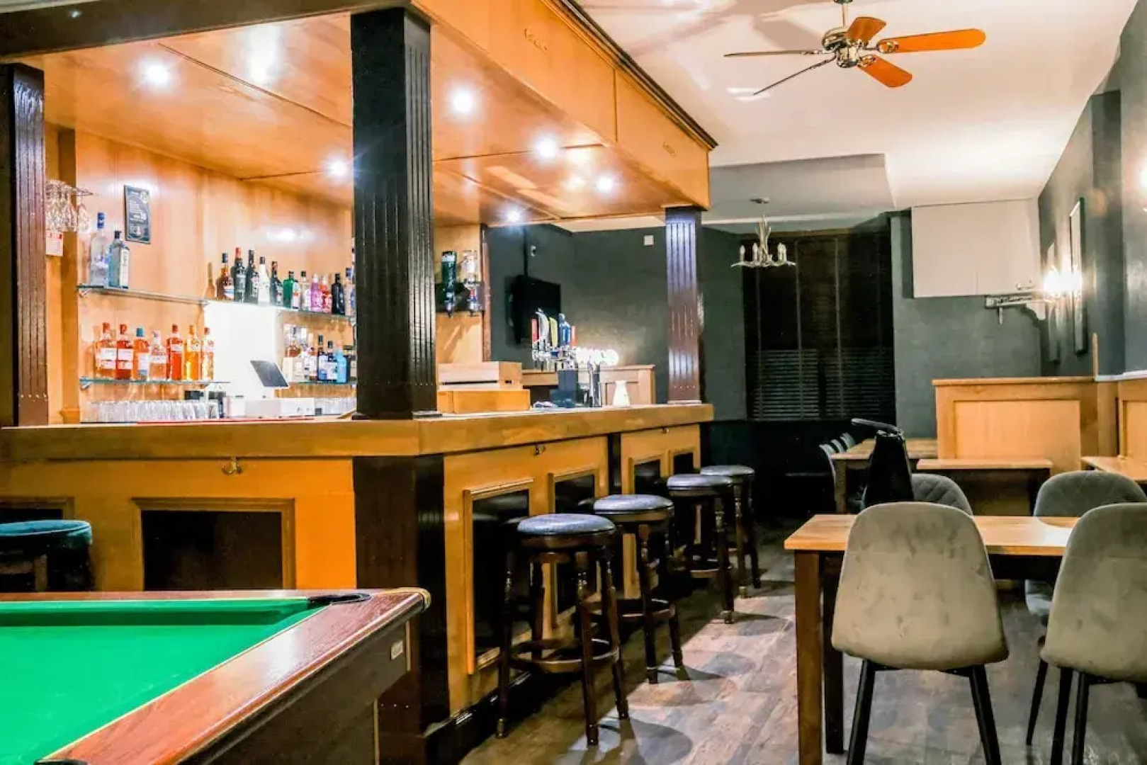 Hillside Hotel & Restaurant