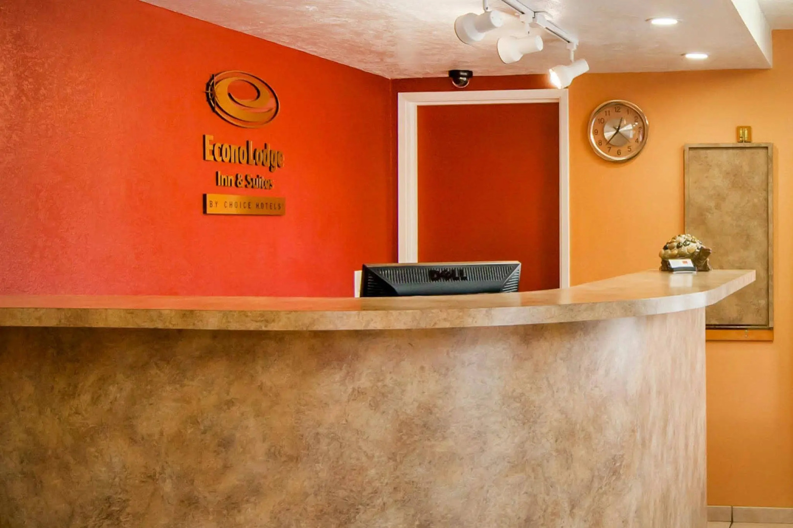 Econo Lodge Inn & Suites Hillsboro - Portland West