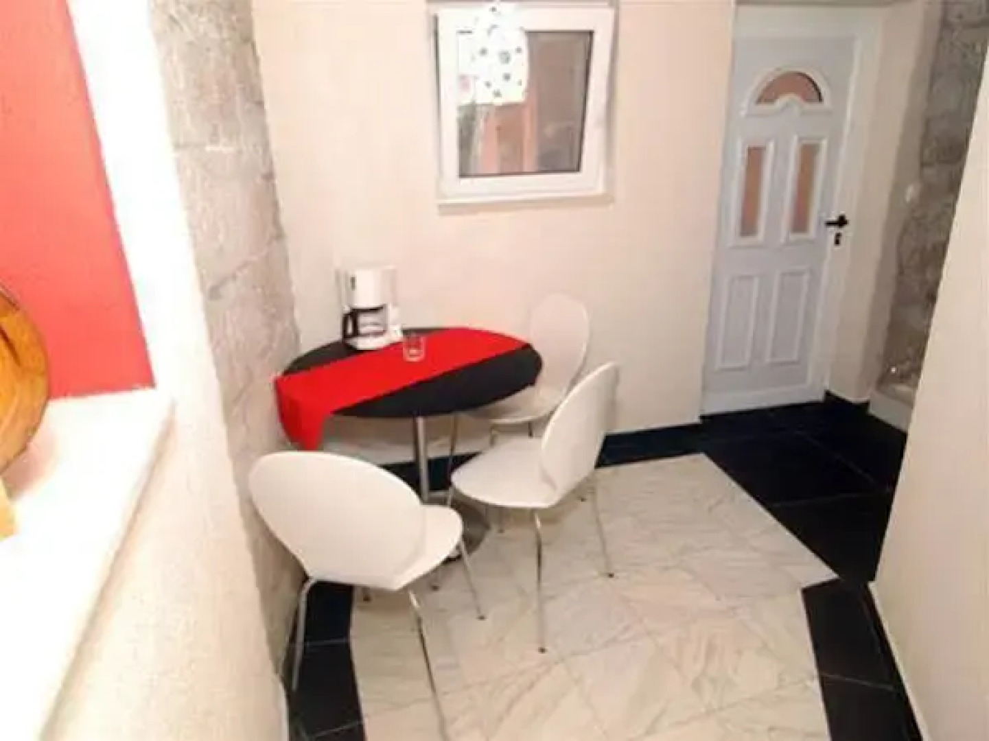 Studio Apartments Emotha