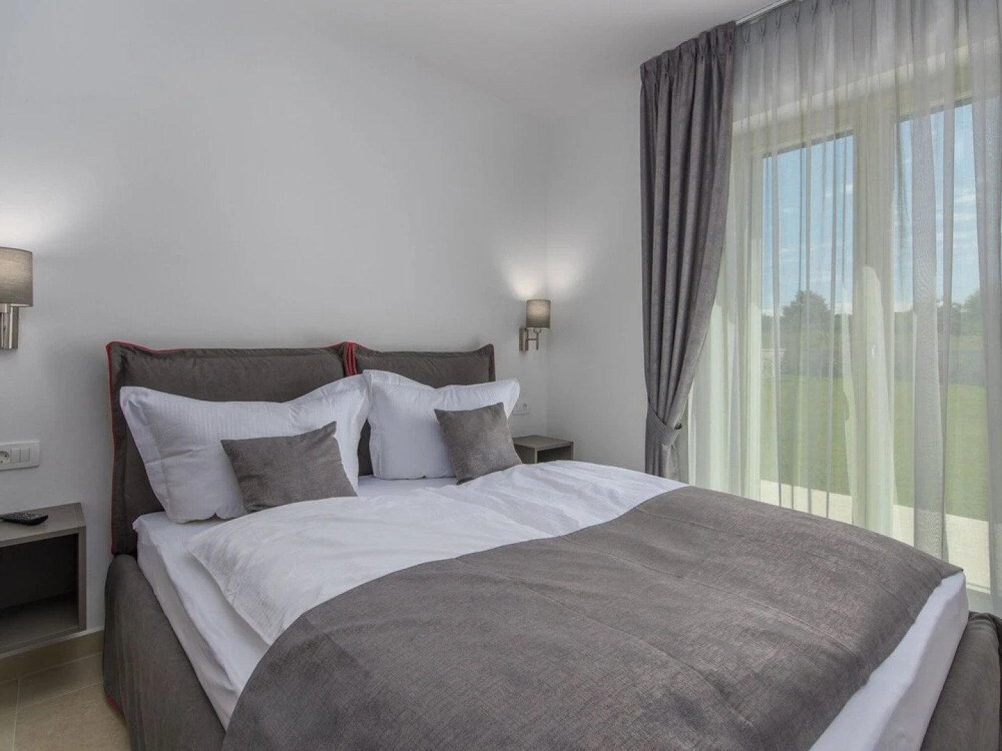 Holiday House  with private pool in a quiet location with garden and grill