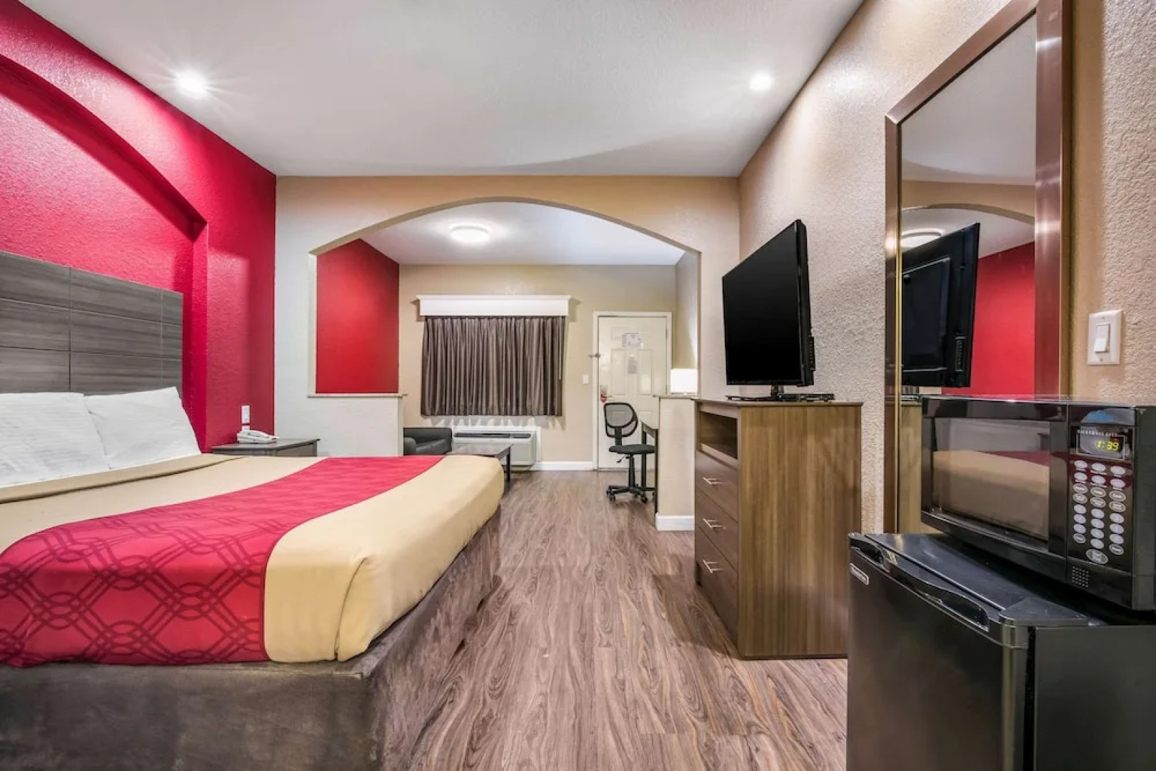 Econo Lodge Inn & Suites Memphis Area