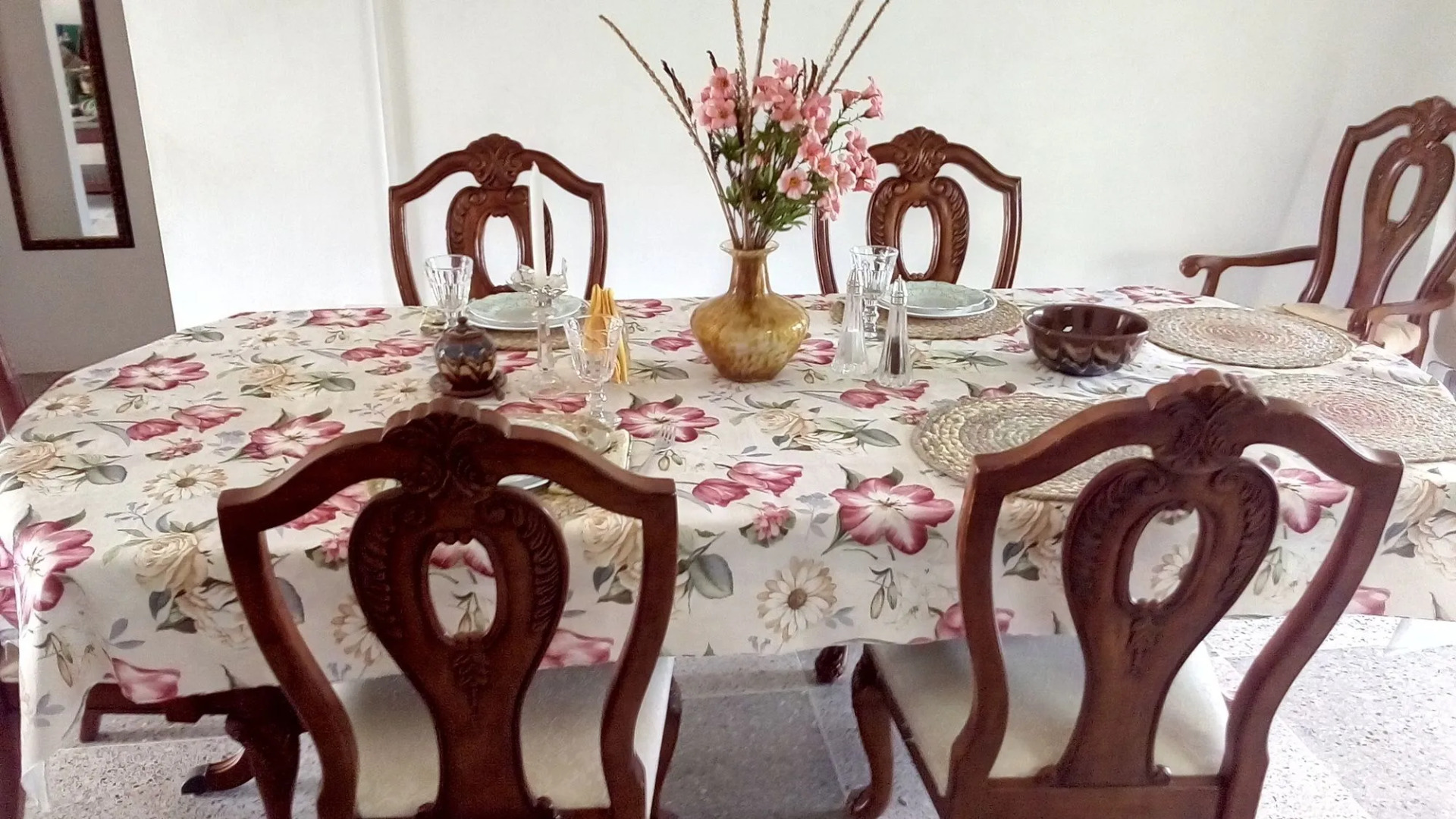 Len & Leona Holiday Hideout