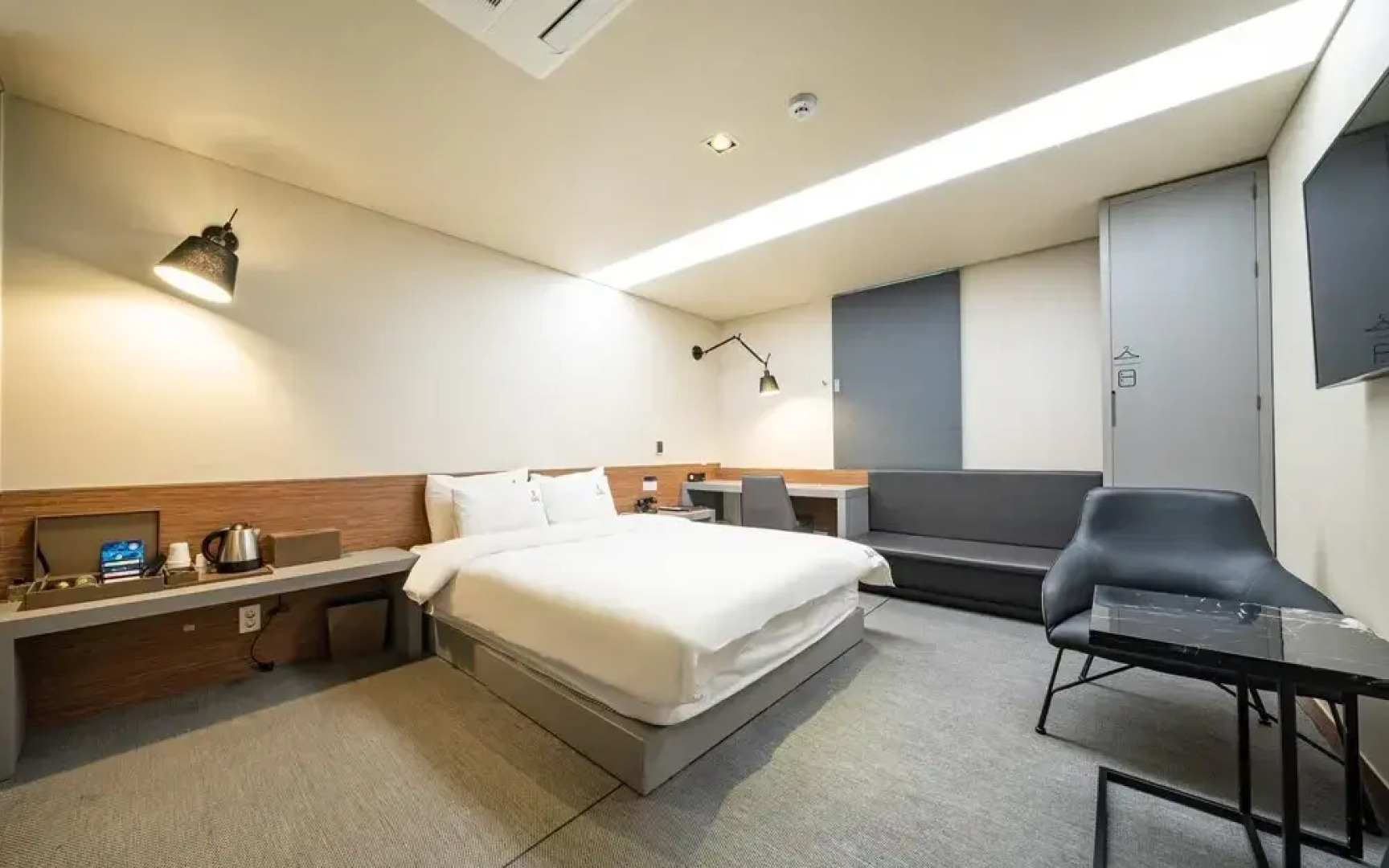 Changwon Jinhae Lewis Hotel