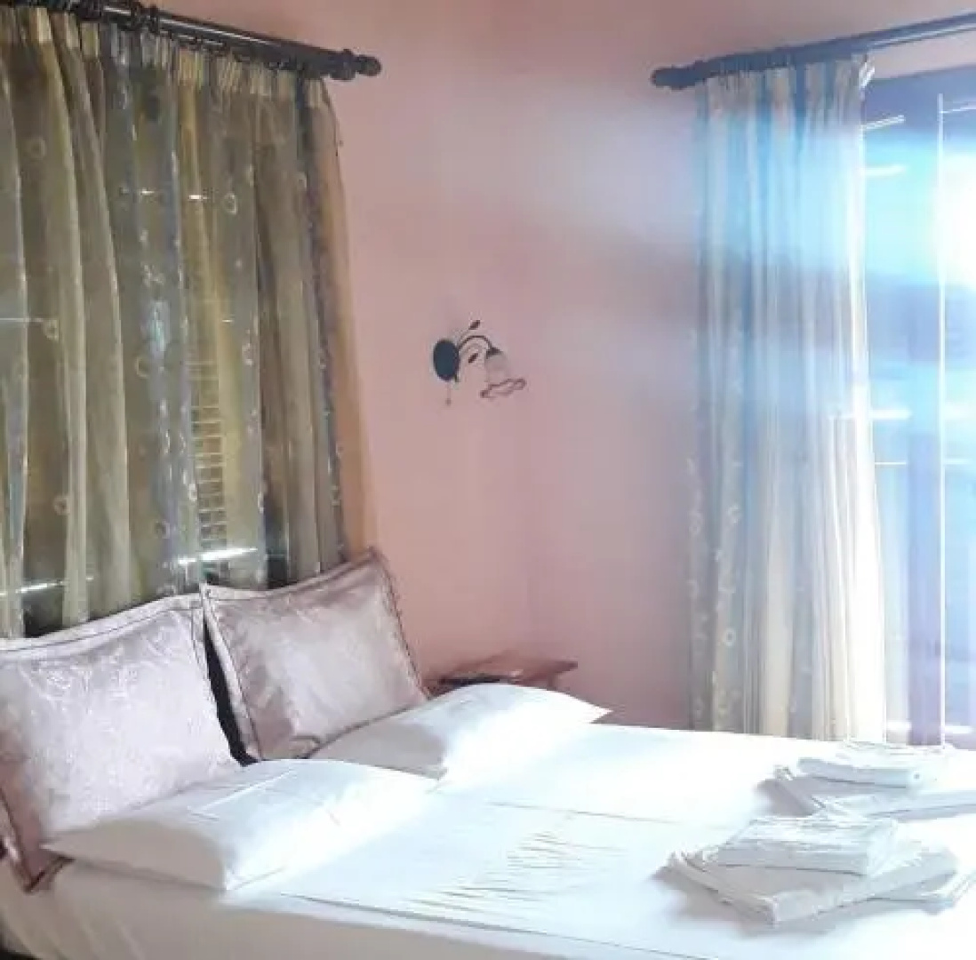 Violetta Studios & Apartments