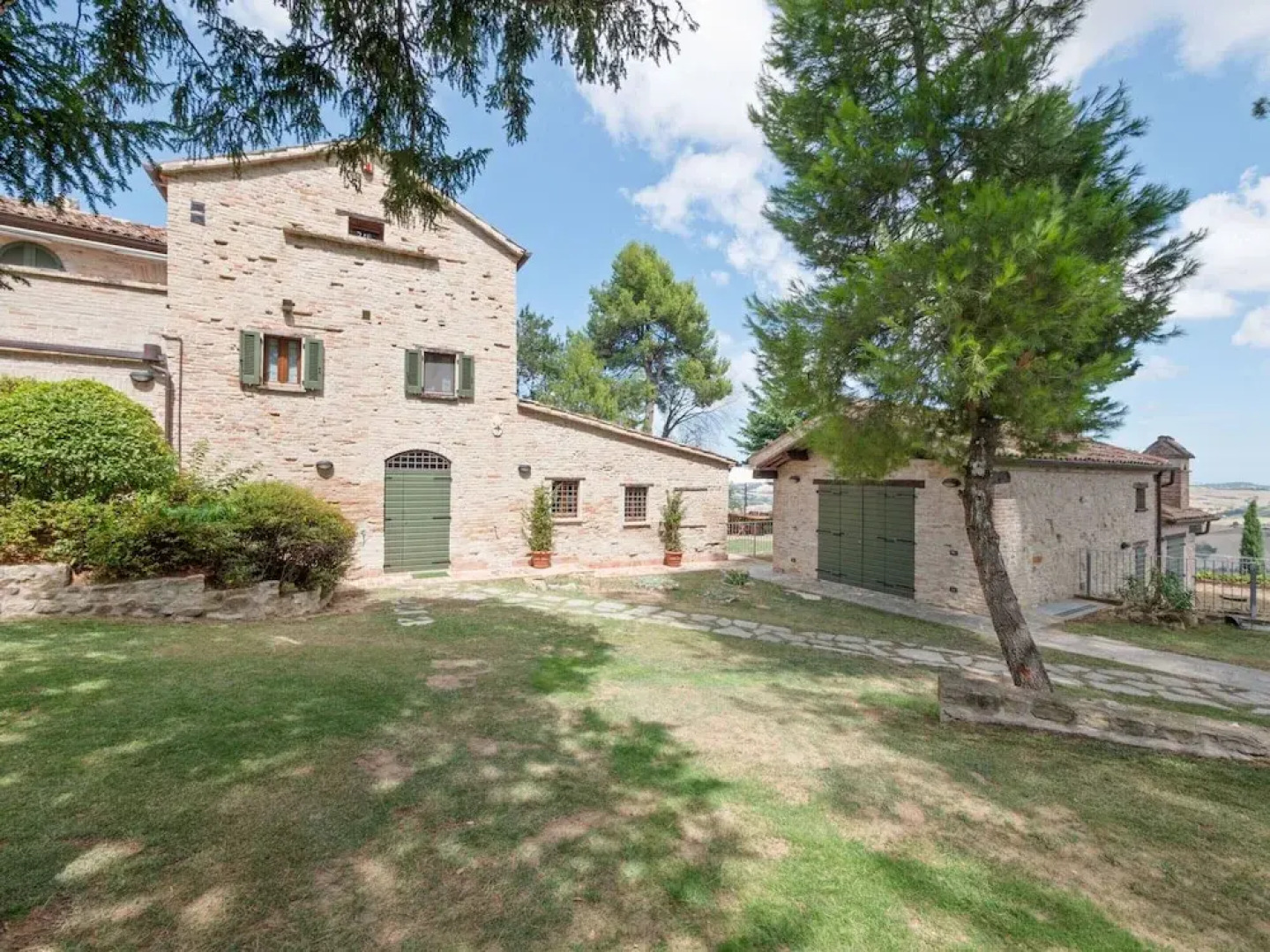 Stunning Apartment in Mombaroccio Near Metauro River