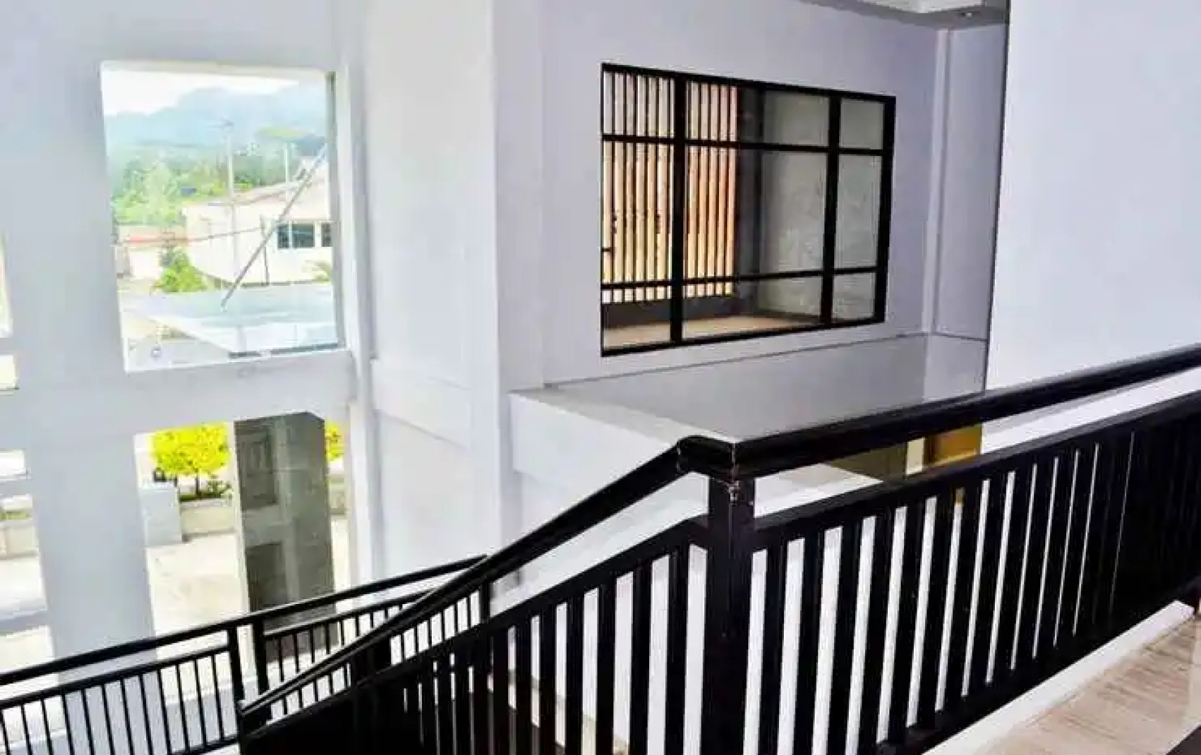 Kaimana Beach Hotel 2