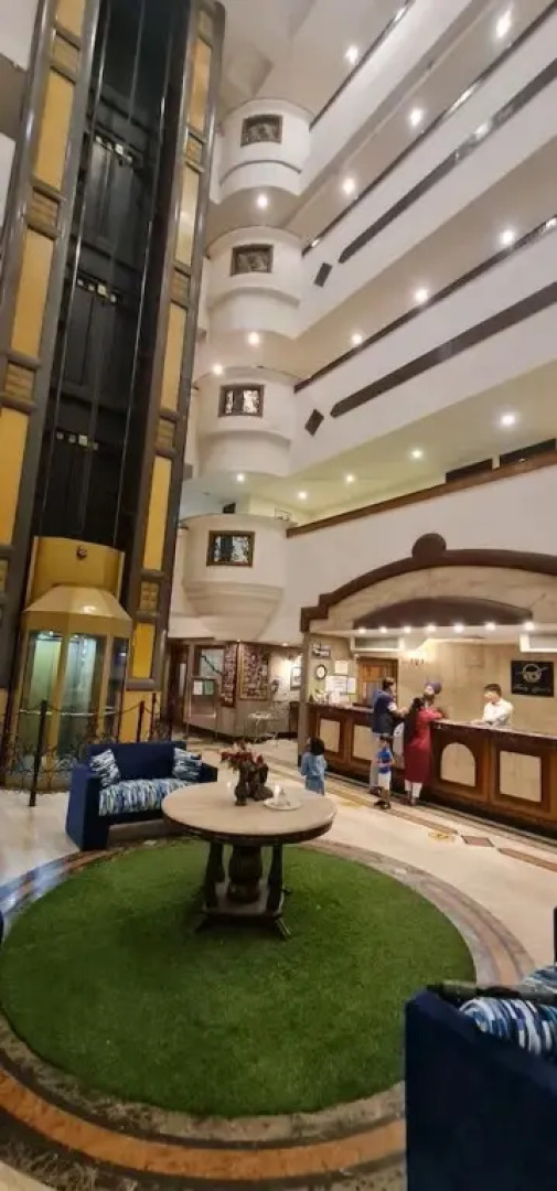 OYO Townhouse 651 Hotel Taksonz