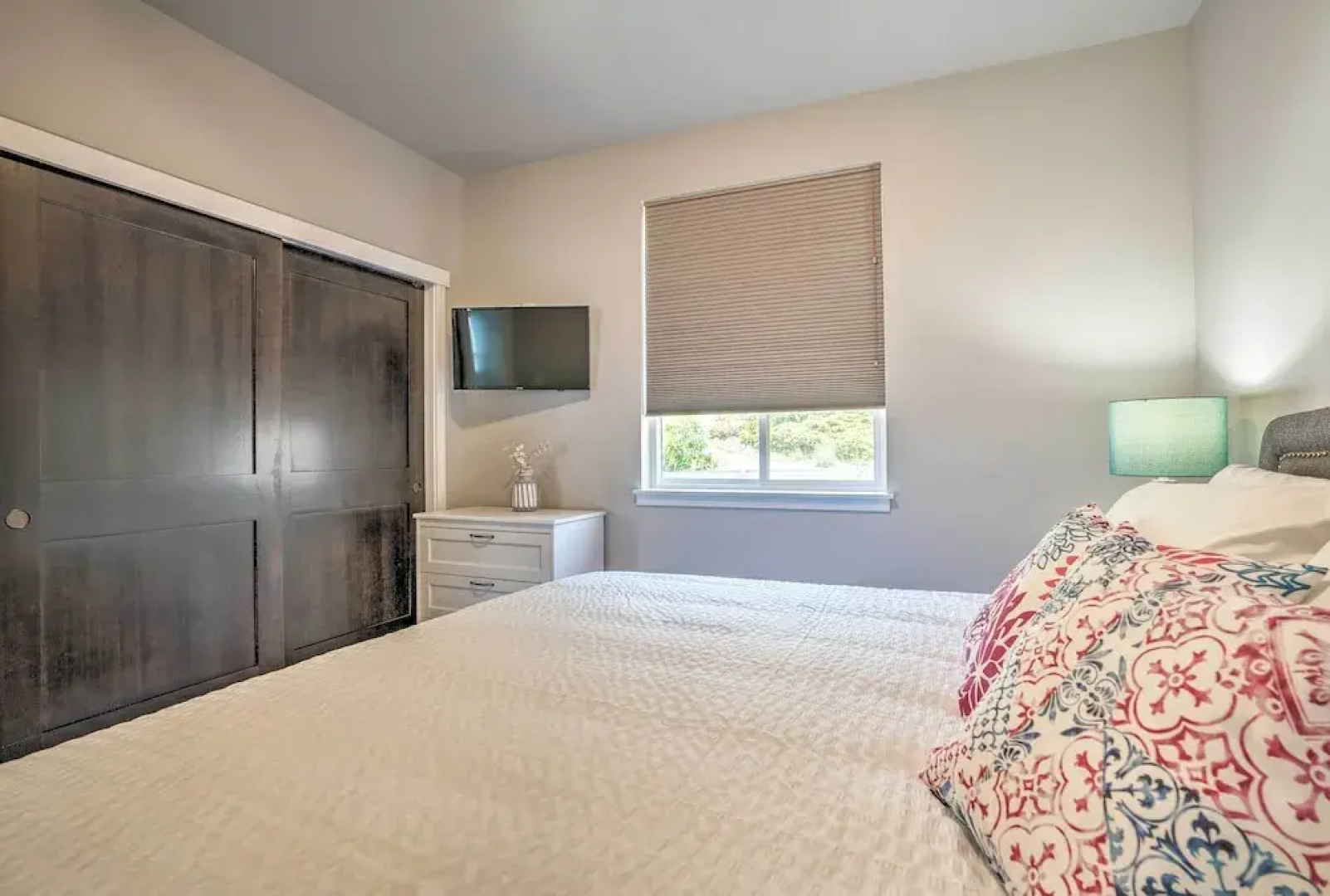 Lake Chelan Condo, Walk to Brewery & Wineries