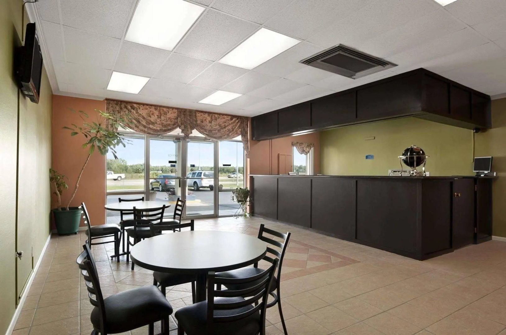 OYO Hotel Jennings Near Crowley, LA I-10