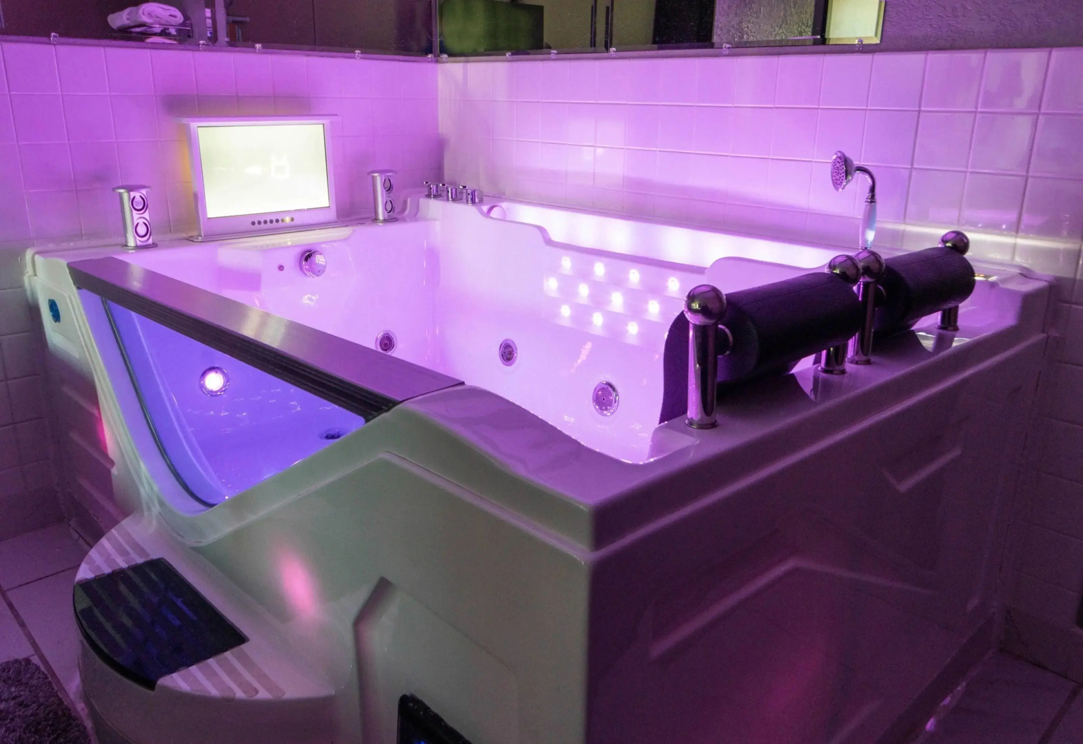 Super 8 by Wyndham Uniontown PA