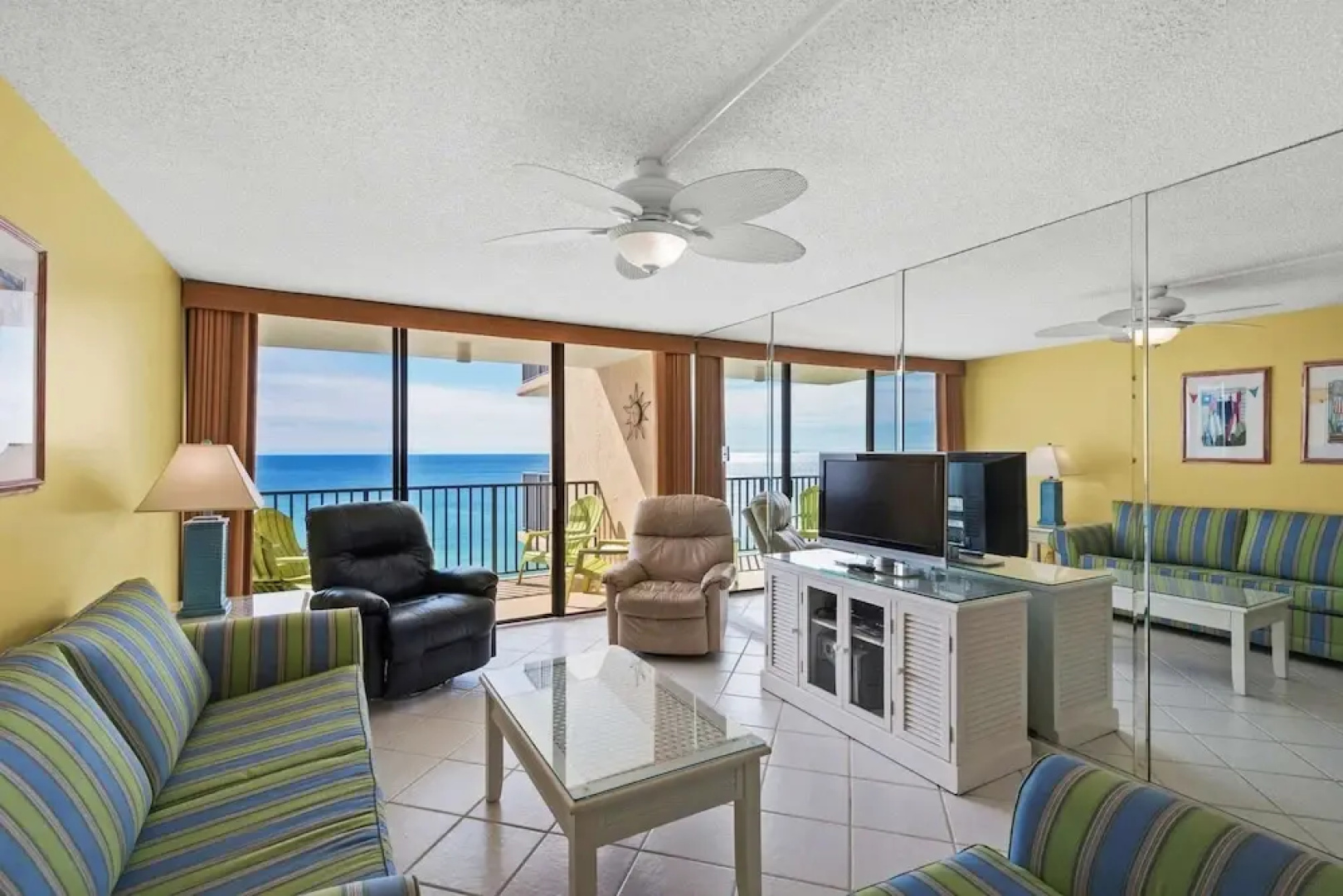 Pelican Walk 904