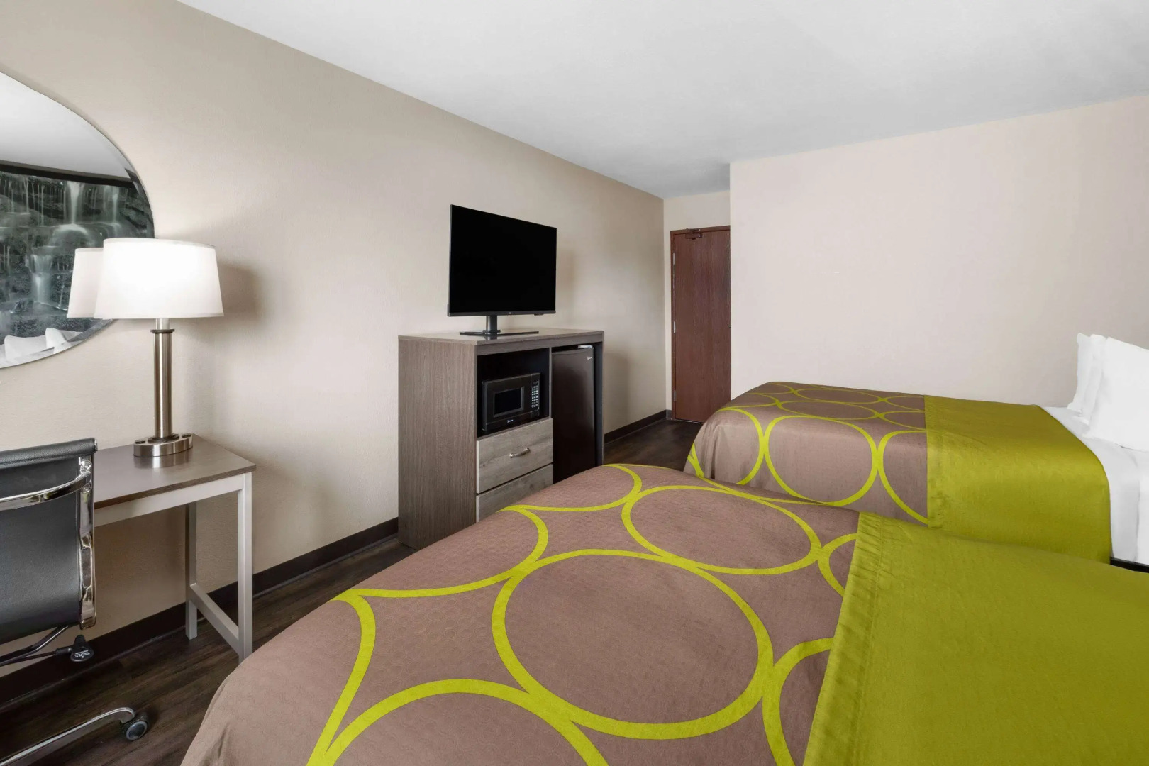 Super 8 by Wyndham Fairmont