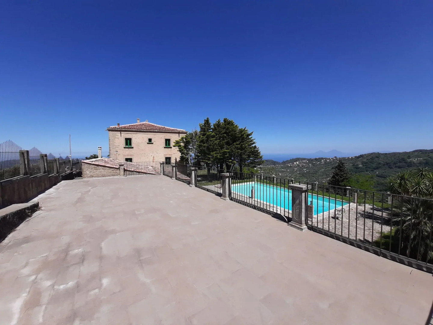 Lavish Sicilian Villa With Pool
