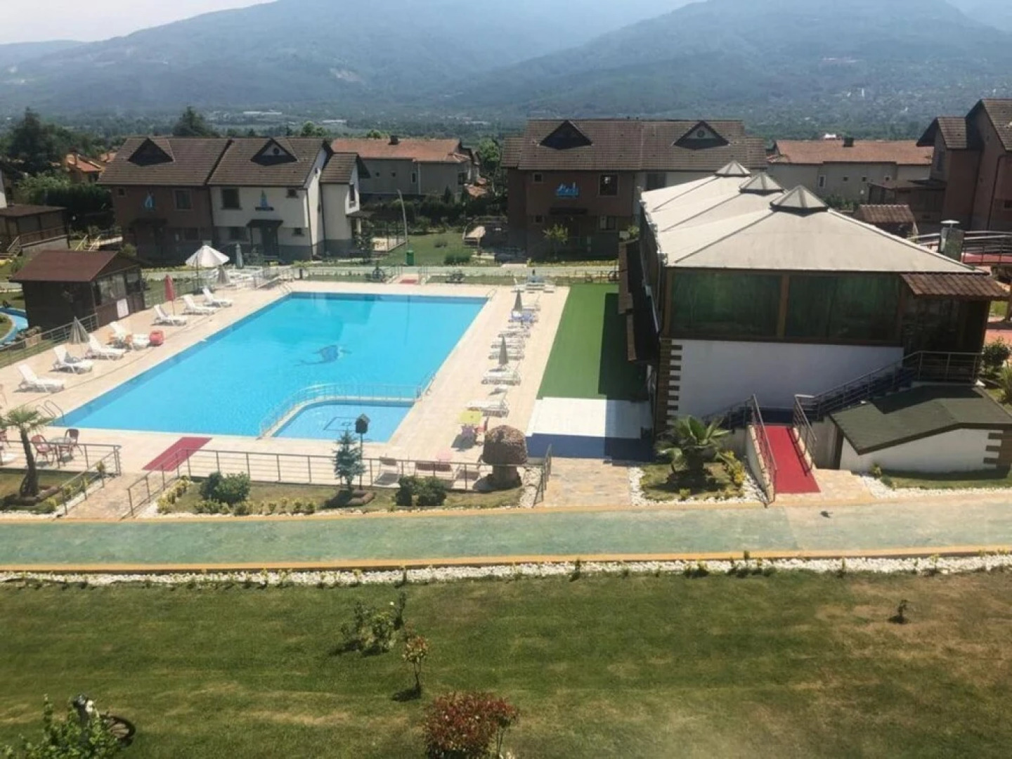 Villa Near Sapanca Lake With Jacuzzi Shared Pool