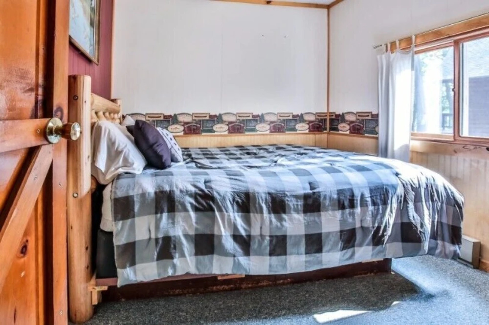 7992 Paton Rd - 3 Br Cottage