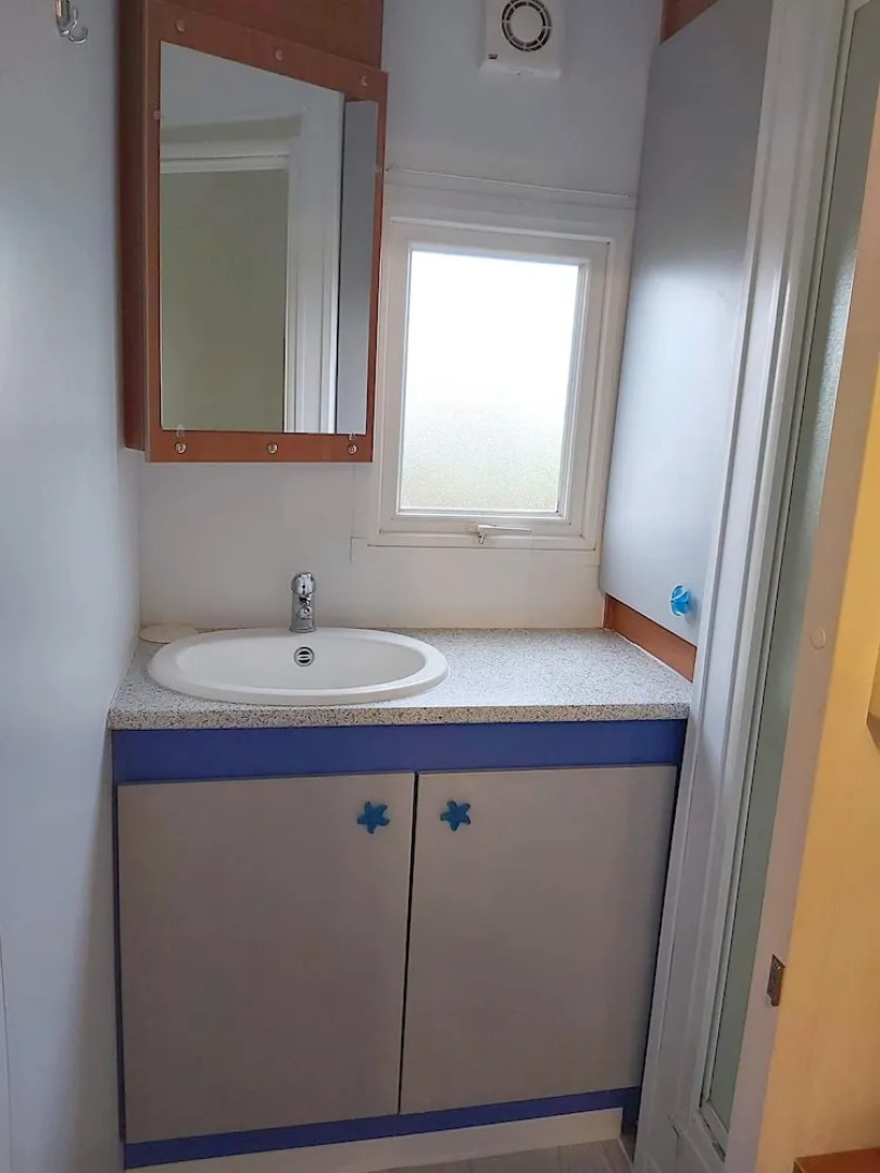 Bungalow With 2 Bedrooms in Meschers-sur-gironde, With Pool Access, Furnished Terrace and Wifi