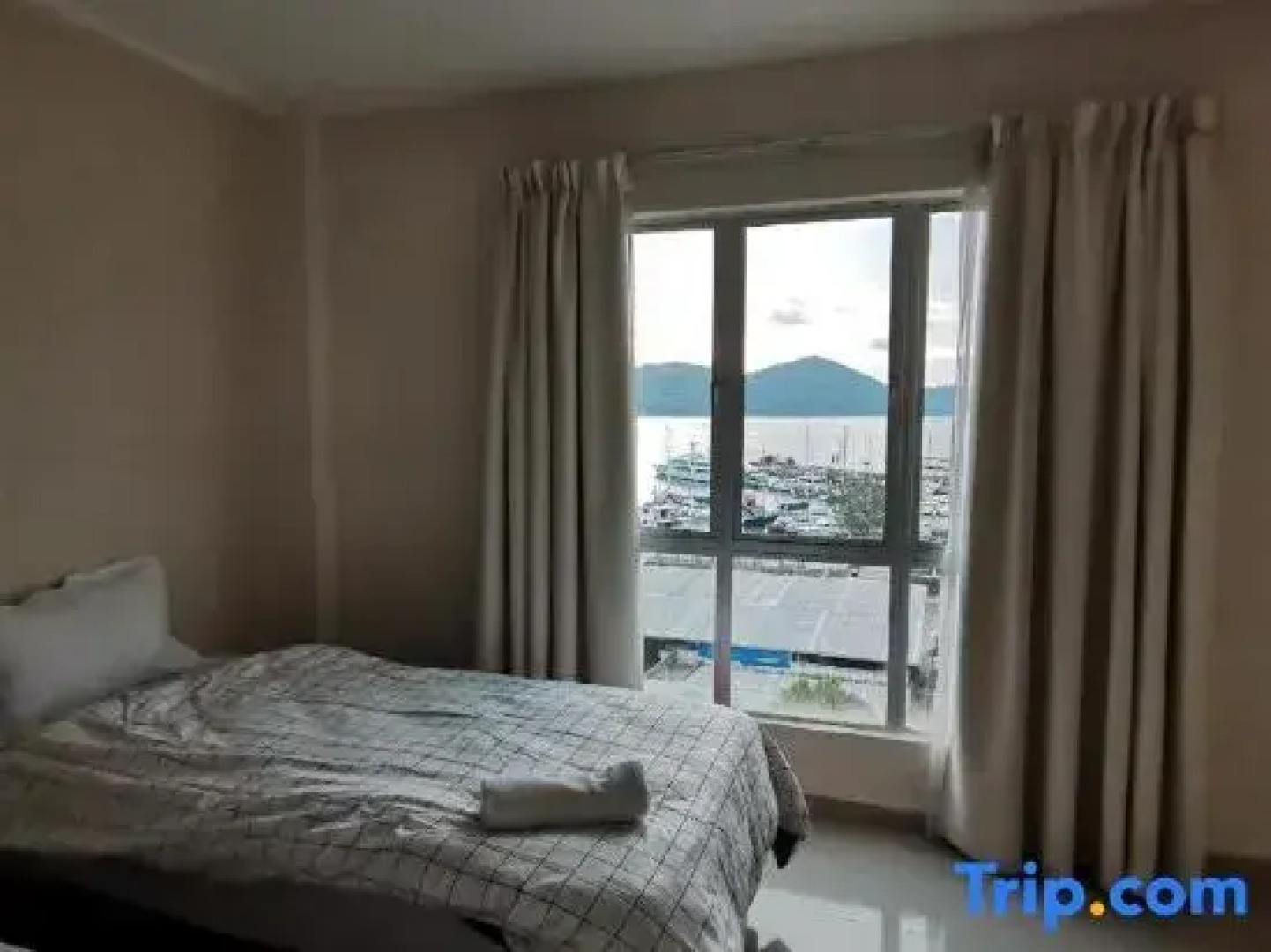 Spacious & Homey Apartment at Marina Island by JoMy Homestay