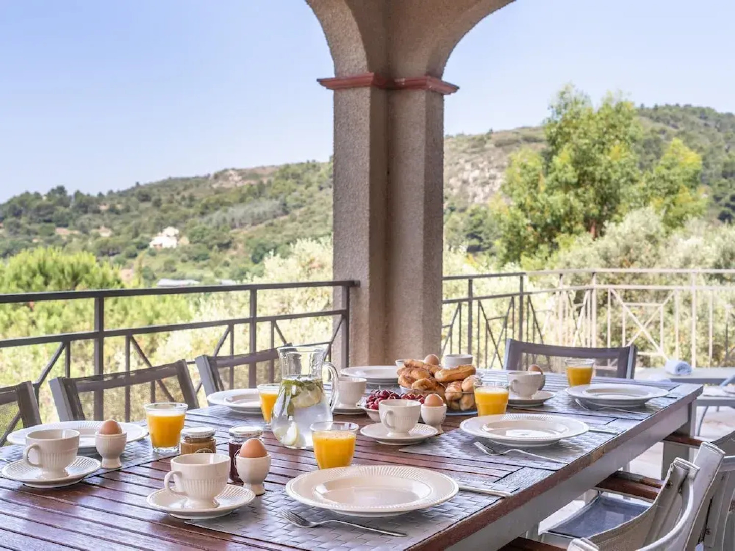 Spacious Luxury Villa With Heated Swimming Pool, Jacuzzi, Stunning Views and Plenty of Privacy