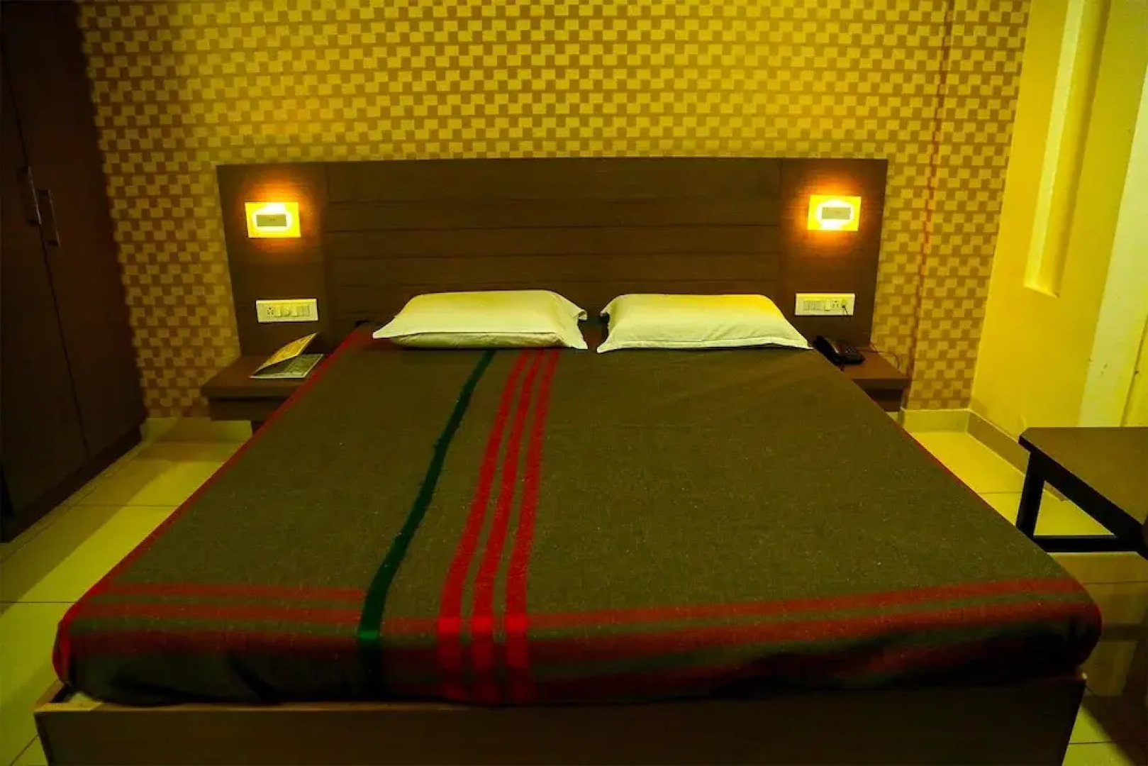 Iroomz Hotel Pawan