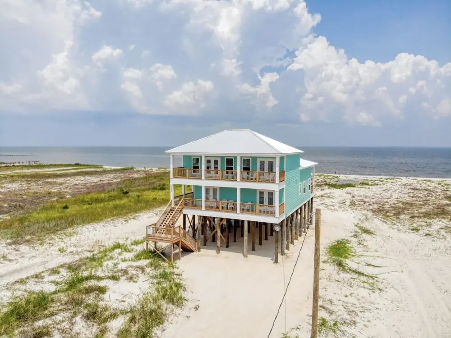Salty Seahorse - Waterfront! Pet Friendly! Game Room, Pool Table, Beautiful Views - Room For The Whole Family 4 Bedroom Home by RedAwning