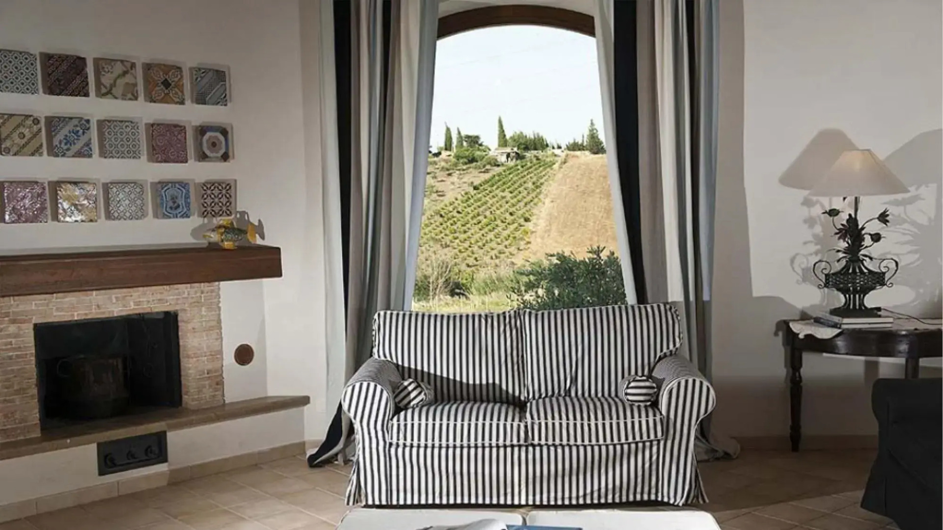 Independent villa up to 16 guests-VILLA DELLO ZINGARO