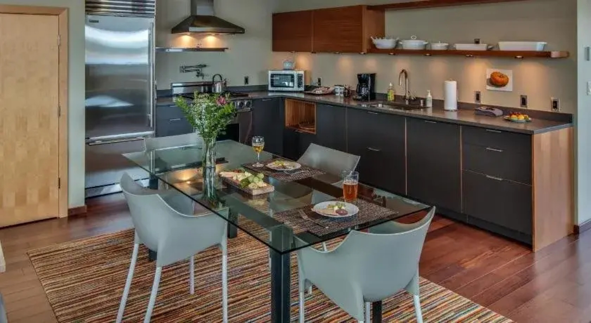 Island Inn at 123 West