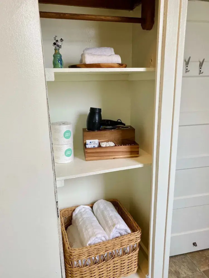 Victorian on Garden Best Location in Town