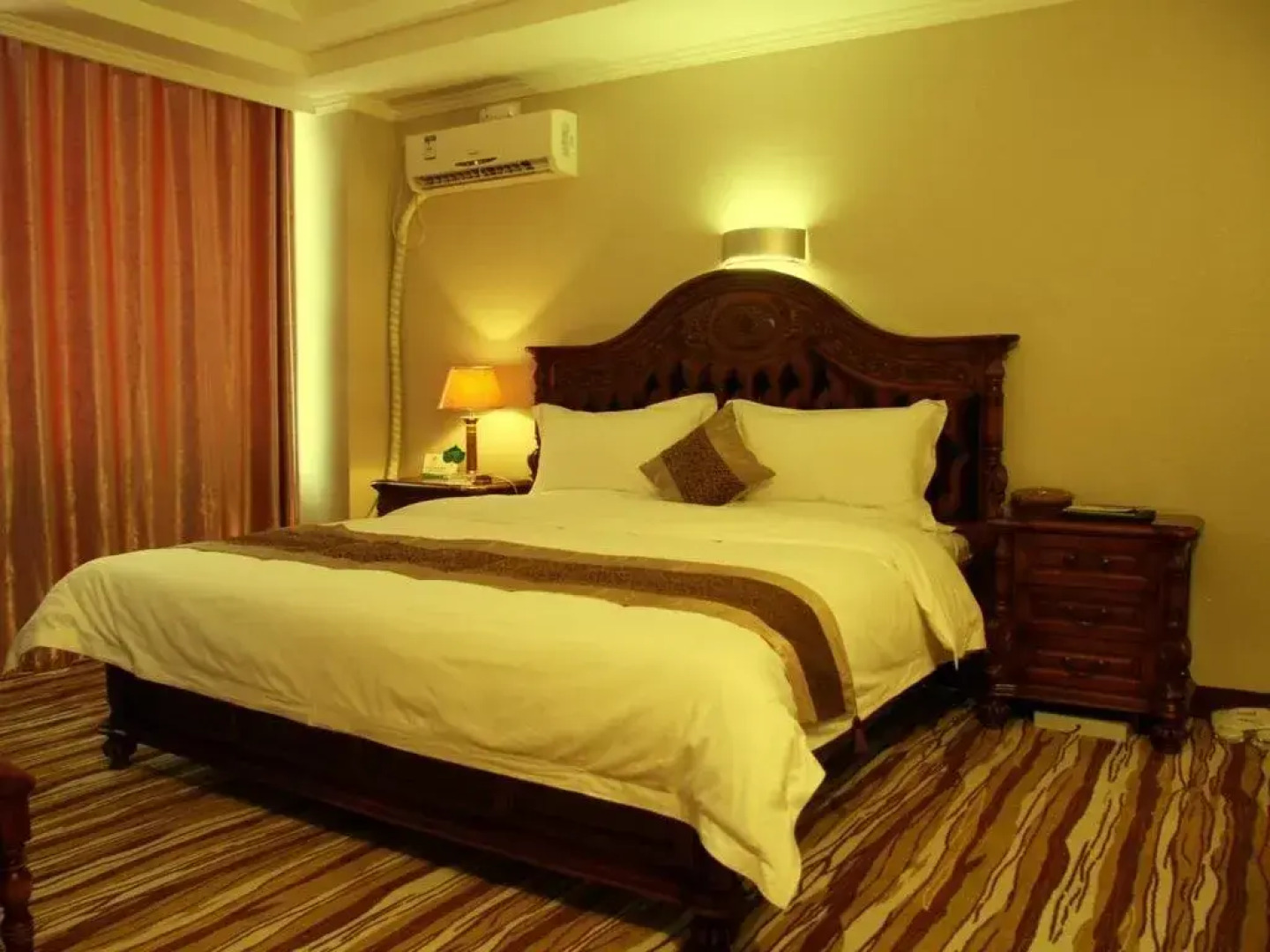 Zhongwei Grand Hotel