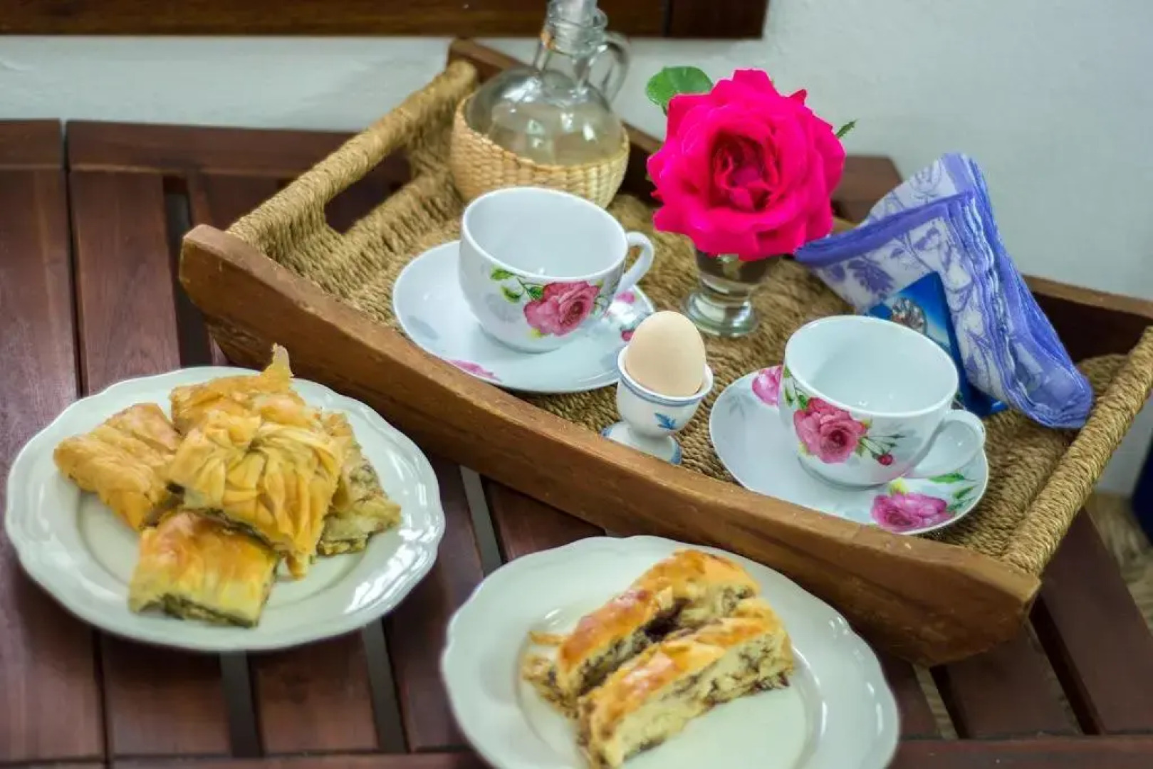 Rustic, luxurious,garden villa 70m from the sea